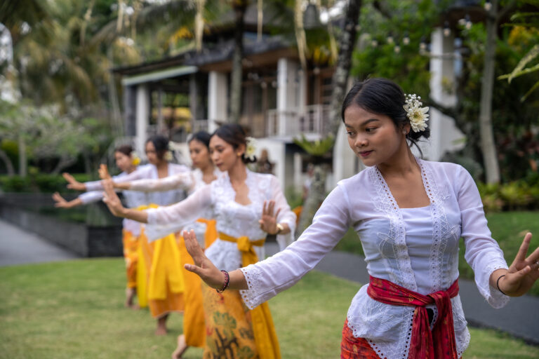 Chapung Resort - LEARN BALINESE DANCE